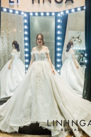 Váy cưới làm lễ luxury SE001