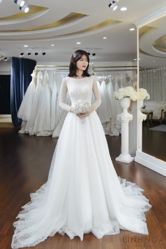 Cô dâu Nhã Phương xinh đẹp đi thử váy cưới | Báo Dân trí