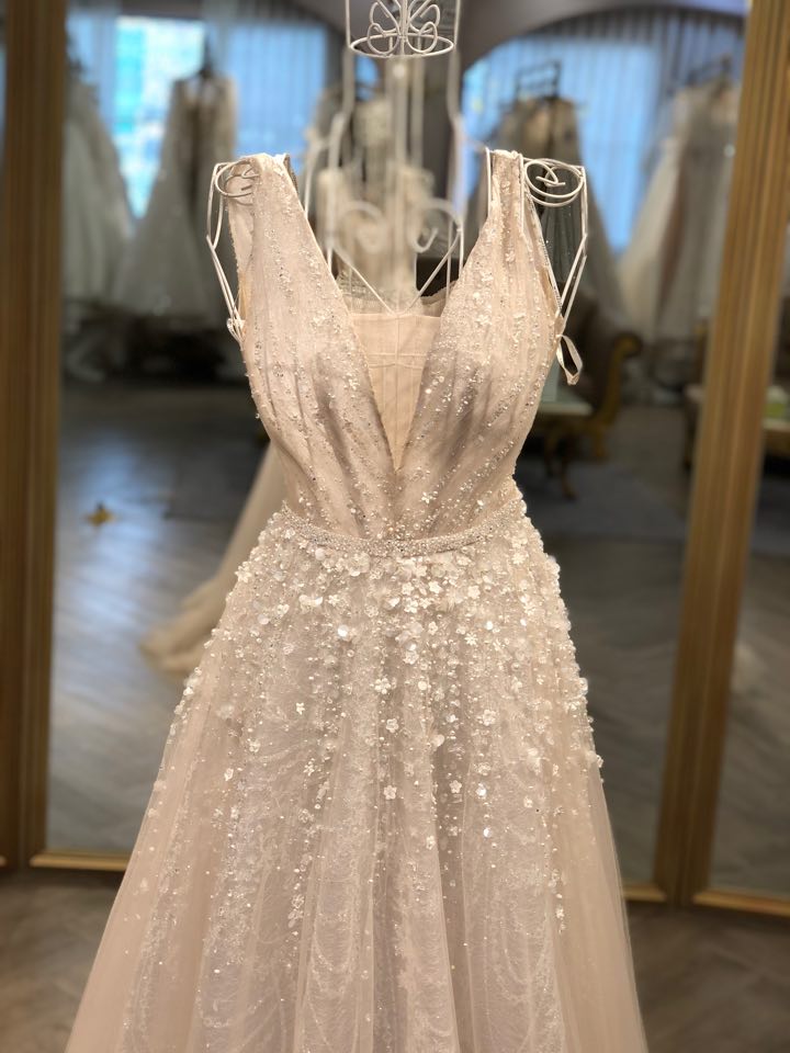 Váy chào bàn luxury