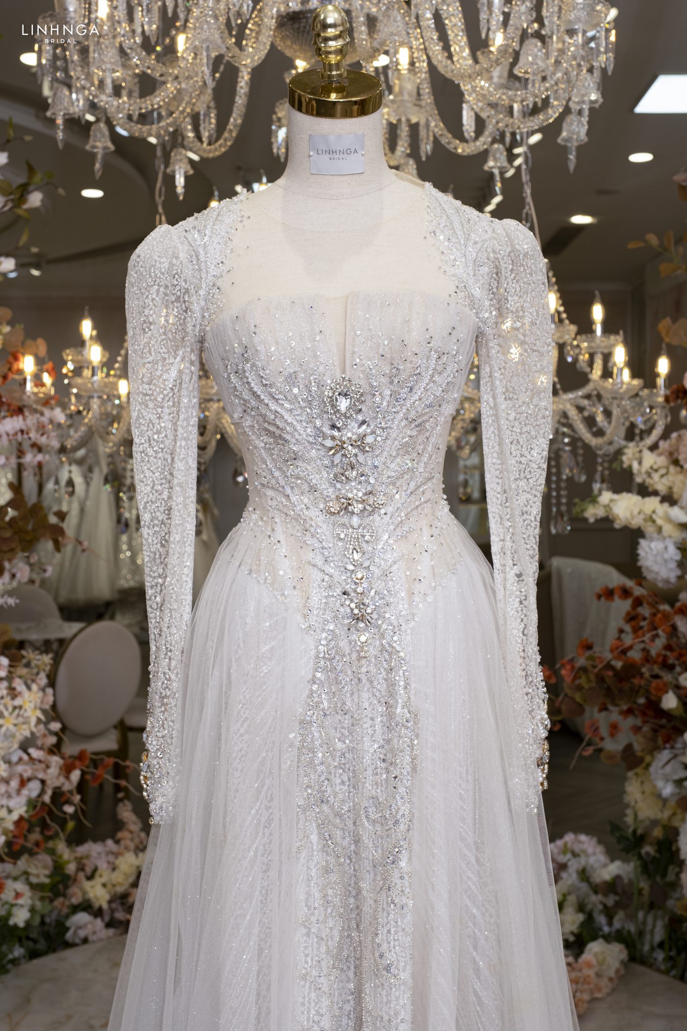 Khám phá 2 thiết kế váy cưới Hồ Bích Trâm diện trong đám cưới lần 3