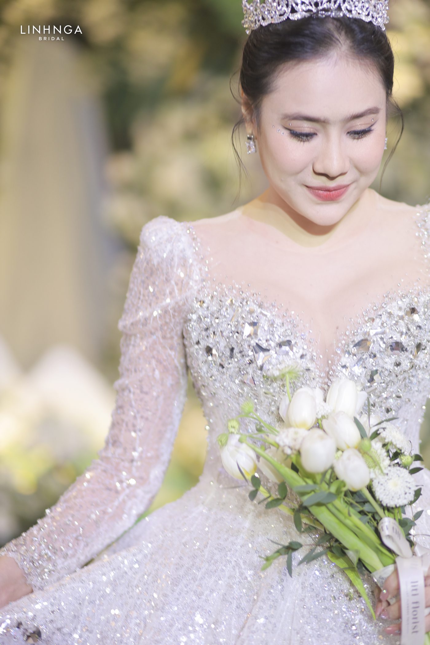Diễn viên Hồ Bích Trâm diện váy cưới bầu thực hiện bởi NTK Linh Nga