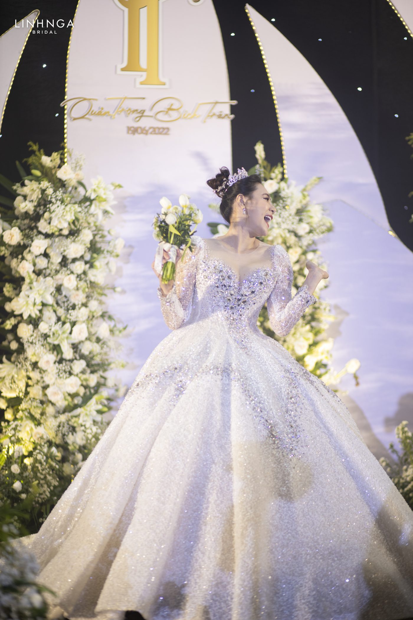 Váy cưới Hồ Bích Trâm như 1 dấu mốc cuộc đời "cô ba" - Starry Night Dress