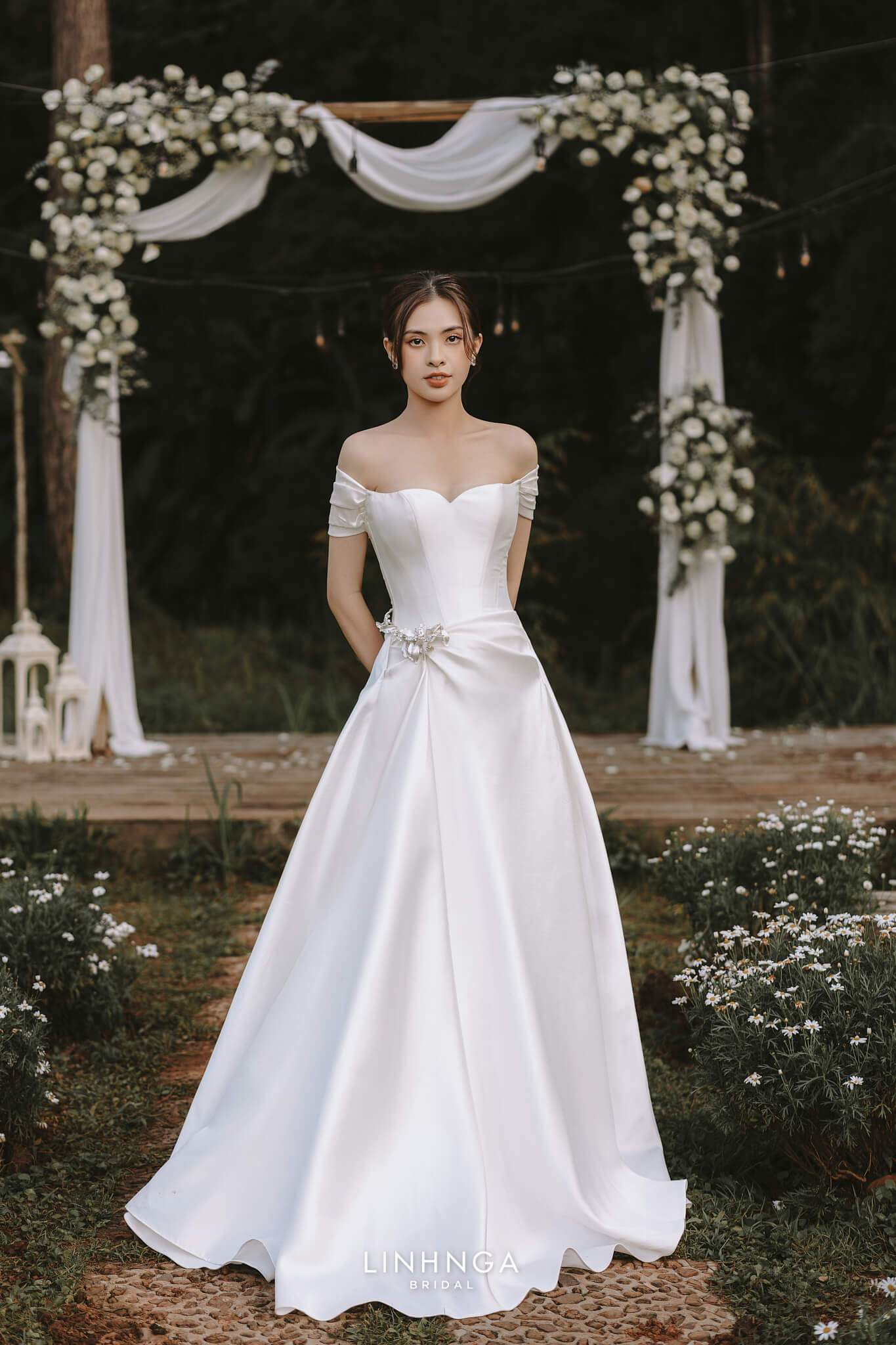 Váy cưới của 3 cô dâu tháng 11 Đông Nhi - Bảo Thy - Giang Hồng Ngọc: Người  dịu dàng, người lộng lẫy choáng ngợp, người chẳng ngại sexy