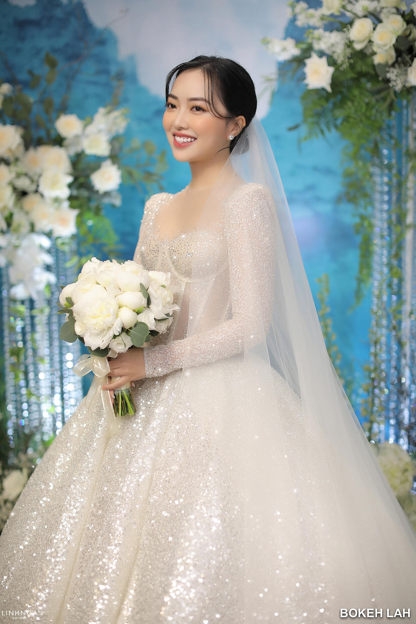 Váy cưới của cô dâu Mai Hà Trang – vợ cầu thủ Hà Đức Chinh