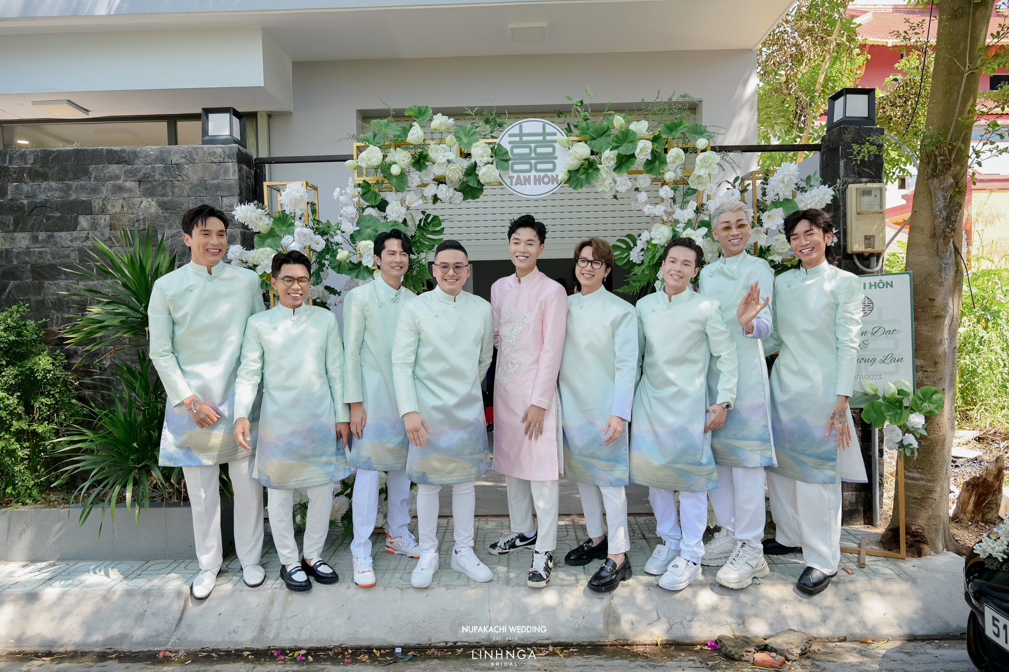 Áo dài cưới cung đình của Phương Lan - Phan Đạt Áo dài cưới cung đình của Phương Lan - Phan Đạt